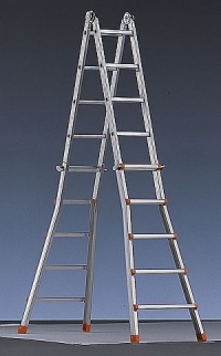 Layher Teleskopleiter mit Gelenken