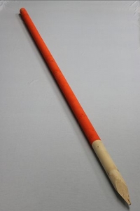 Schneeleitpfähle, Schneezeichen aus Fichtenholz, gestrichen